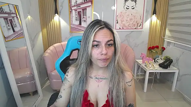 Snapshot of Jade_Jones_a chatting on 09/16/25, 03:40 Jade Jones a online show from 09/16/25, 03:40