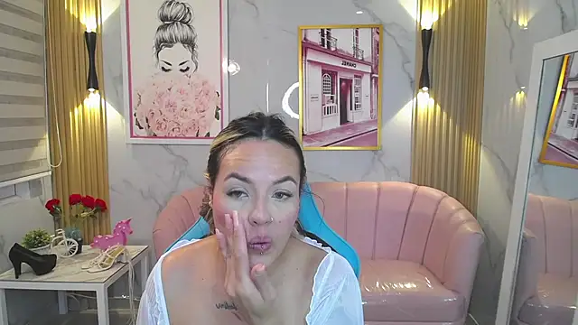 Snapshot of Jade_Jones_a chatting on 09/18/25, 03:53 Jade Jones a online show from 09/18/25, 03:53