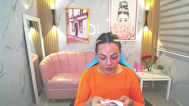 Snapshot of Jade_Jones_a chatting on 09/19/25, 03:43 Jade Jones a online show from 09/19/25, 03:43