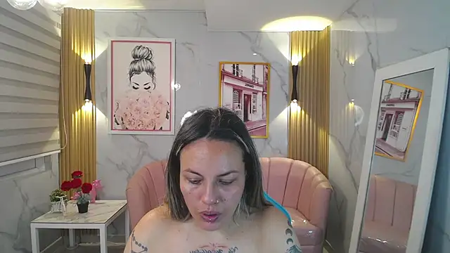 Snapshot of Jade_Jones_a chatting on 11/21/25, 03:38 Jade Jones a online show from 11/21/25, 03:38