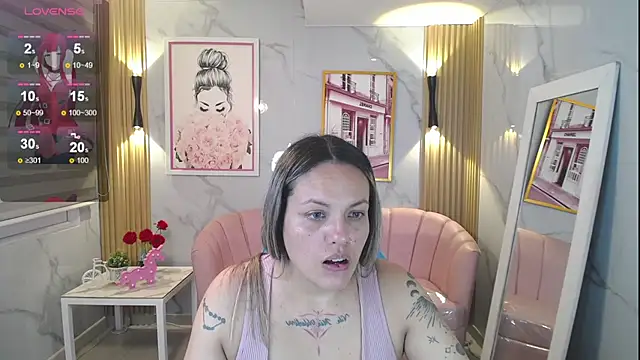 Snapshot of Jade_Jones_a chatting on 12/17/25, 03:33 Jade Jones a online show from 12/17/25, 03:33