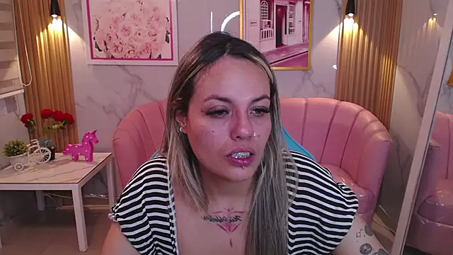 Snapshot of Jade_Jones_a chatting on 09/24/25, 03:46 Jade Jones a online show from 09/24/25, 03:46