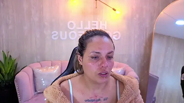 Snapshot of Jade_Jones_a chatting on 11/14/25, 03:54 Jade Jones a online show from 11/14/25, 03:54