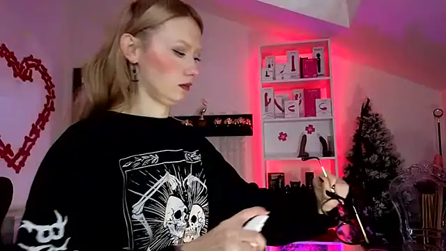 Snapshot of kulteacher chatting on 11/05/25, 09:01 kulteacher online show from 11/05/25, 09:01