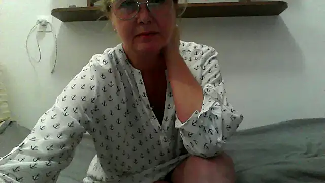 IrynaMolbertx online show from 09/30/25, 08:04