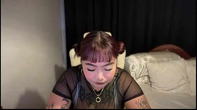 Snapshot of _XXXKittyTingles chatting on 11/24/25, 04:45 XXXKittyTingles online show from 11/24/25, 04:45