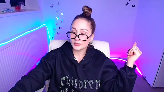 Stefanie Sweet online show from 10/21/25, 11:53