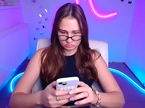 Stefanie Sweet online show from 11/04/25, 06:28