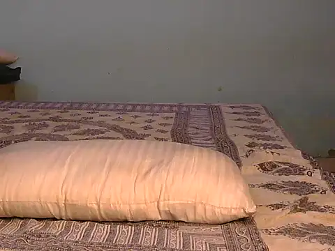 imaila18 online show from 11/15/25, 05:22