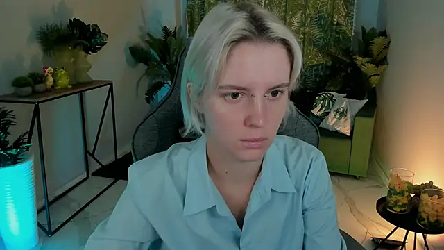 Snapshot of BethanyCloud chatting on 10/15/25, 02:21 BethanyCloud online show from 10/15/25, 02:21