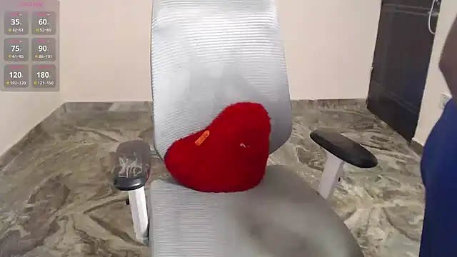 Snapshot of Samiksha- chatting on 11/20/25, 07:53 Samiksha- online show from 11/20/25, 07:53