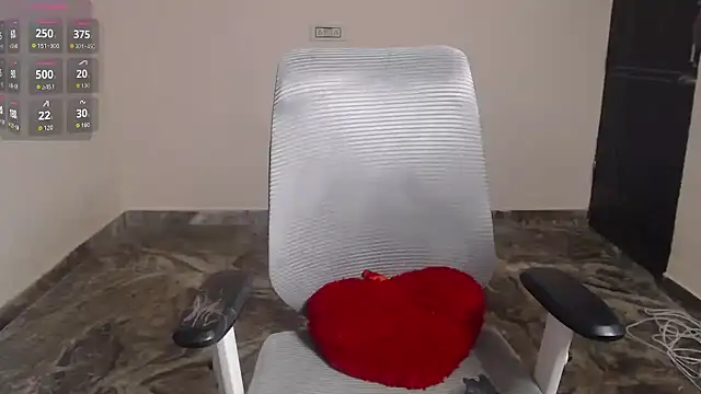 Snapshot of Samiksha- chatting on 11/21/25, 06:01 Samiksha- online show from 11/21/25, 06:01