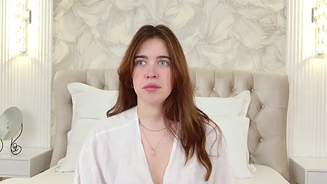 Snapshot of KimberlyBond chatting on 09/18/25, 03:04 KimberlyBond online show from 09/18/25, 03:04