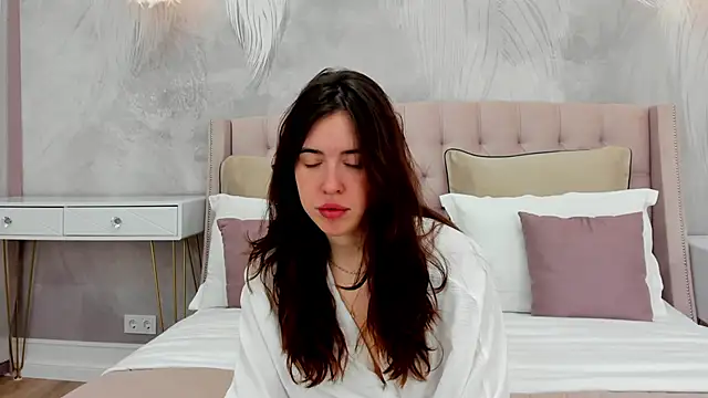 Snapshot of KimberlyBond chatting on 09/19/25, 03:05 KimberlyBond online show from 09/19/25, 03:05