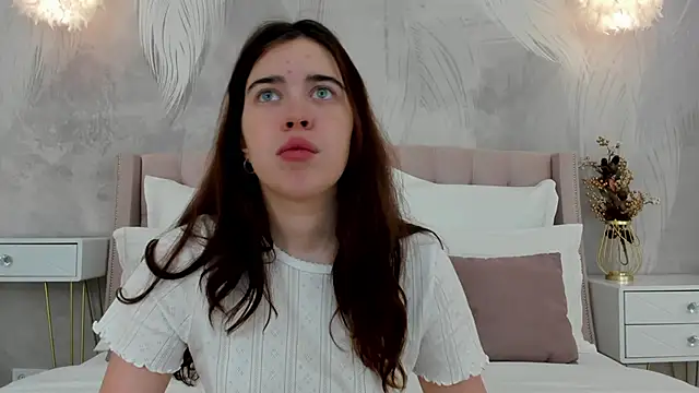 Snapshot of KimberlyBond chatting on 09/30/25, 03:07 KimberlyBond online show from 09/30/25, 03:07