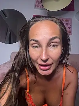 Rosieredxox online show from 06/29/26, 10:20