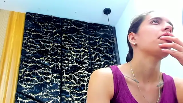 Snapshot of MiaCours chatting on 03/29/26, 01:24 MiaCours online show from 03/29/26, 01:24