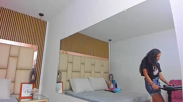 MiaCours online show from 10/25/25, 01:56