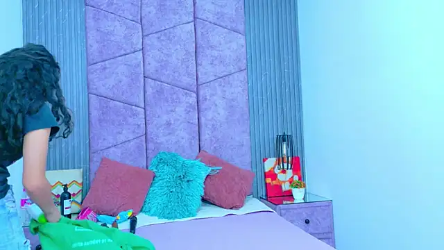 MiaCours online show from 11/09/25, 01:04