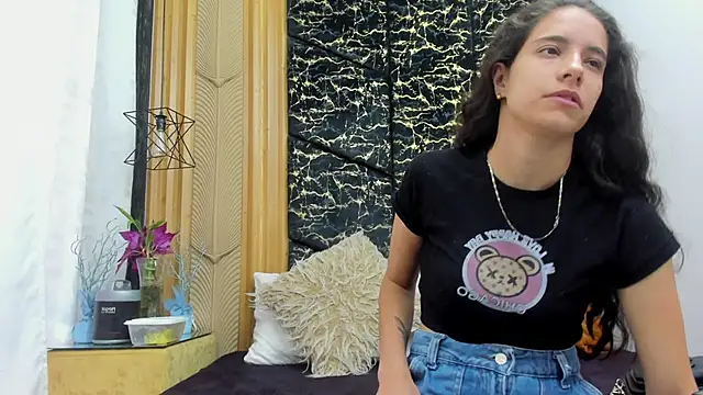 Snapshot of MiaCours chatting on 04/04/26, 02:12 MiaCours online show from 04/04/26, 02:12