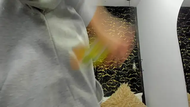 Snapshot of MiaCours chatting on 03/21/26, 01:04 MiaCours online show from 03/21/26, 01:04