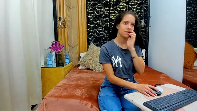 Snapshot of MiaCours chatting on 03/05/26, 03:19 MiaCours online show from 03/05/26, 03:19