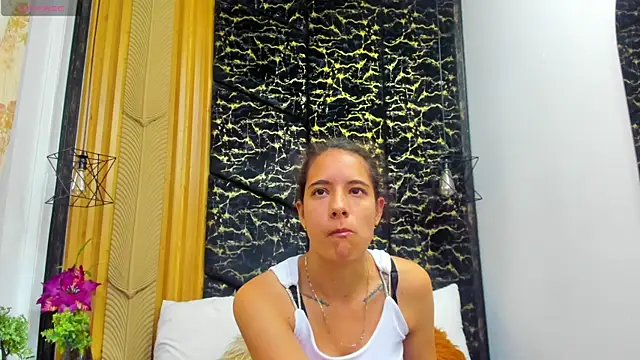 Snapshot of MiaCours chatting on 04/19/26, 02:18 MiaCours online show from 04/19/26, 02:18