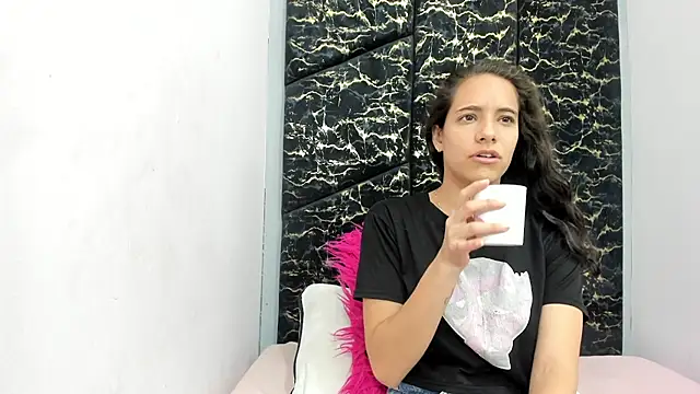 Snapshot of MiaCours chatting on 07/04/26, 01:37 MiaCours online show from 07/04/26, 01:37