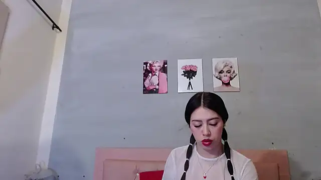 Olivia Spear online show from 10/18/25, 12:18