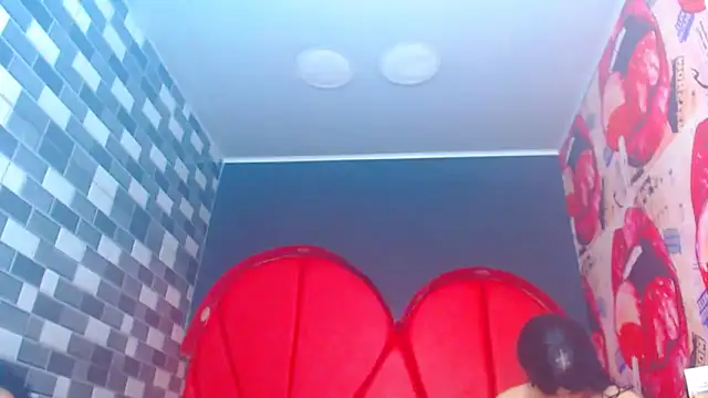 julessxcharlotte online show from 12/18/25, 02:21