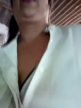 Mia-Glow online show from 03/09/26, 06:44