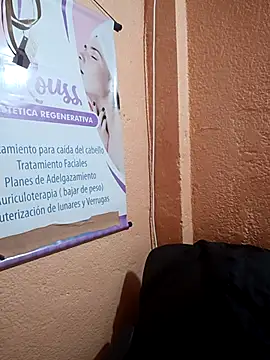 Mia-Glow online show from 10/28/25, 12:26