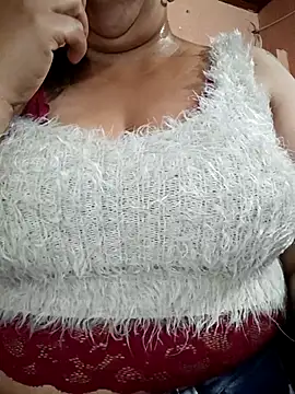 Mia-Glow online show from 11/07/25, 01:04