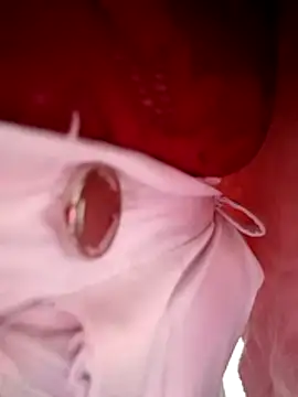 Mia-Glow online show from 03/04/26, 01:41