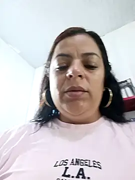 Snapshot of Mia-Glow chatting on 10/10/25, 12:39 Mia-Glow online show from 10/10/25, 12:39