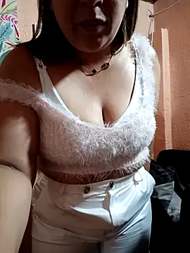 Mia-Glow online show from 11/04/25, 12:09