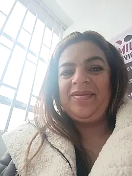 Mia-Glow online show from 11/21/25, 12:04