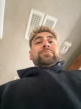 Snapshot of speakonit chatting on 10/04/25, 05:25 speakonit online show from 10/04/25, 05:25