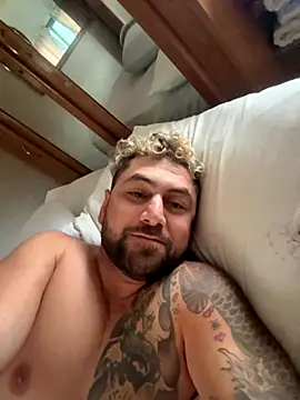 Snapshot of speakonit chatting on 09/08/25, 03:33 speakonit online show from 09/08/25, 03:33