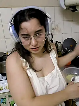 Snapshot of DannaBakes chatting on 04/28/26, 10:47 DannaBakes online show from 04/28/26, 10:47