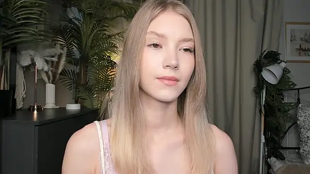 Snapshot of ChinBonnell chatting on 10/23/25, 05:39 ChinBonnell online show from 10/23/25, 05:39