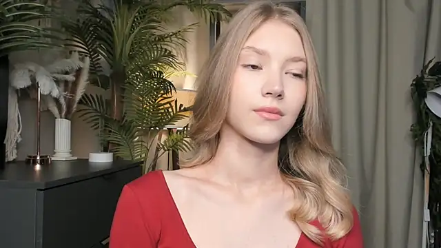 Snapshot of ChinBonnell chatting on 10/25/25, 05:39 ChinBonnell online show from 10/25/25, 05:39