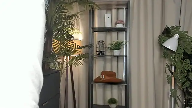 Snapshot of ChinBonnell chatting on 11/19/25, 06:02 ChinBonnell online show from 11/19/25, 06:02