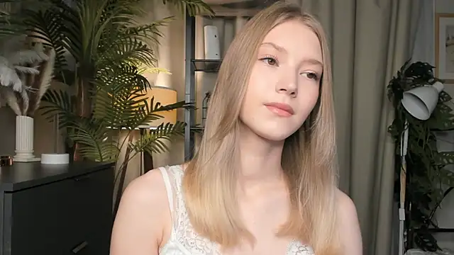 Snapshot of ChinBonnell chatting on 11/12/25, 05:44 ChinBonnell online show from 11/12/25, 05:44