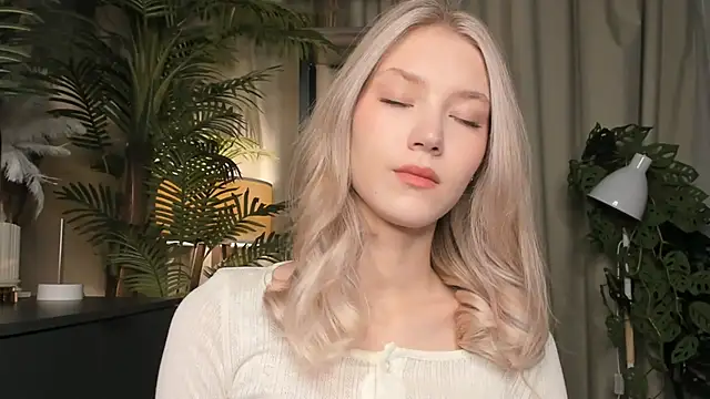 Snapshot of ChinBonnell chatting on 12/03/25, 05:41 ChinBonnell online show from 12/03/25, 05:41