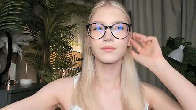 Snapshot of ChinBonnell chatting on 11/27/25, 05:41 ChinBonnell online show from 11/27/25, 05:41