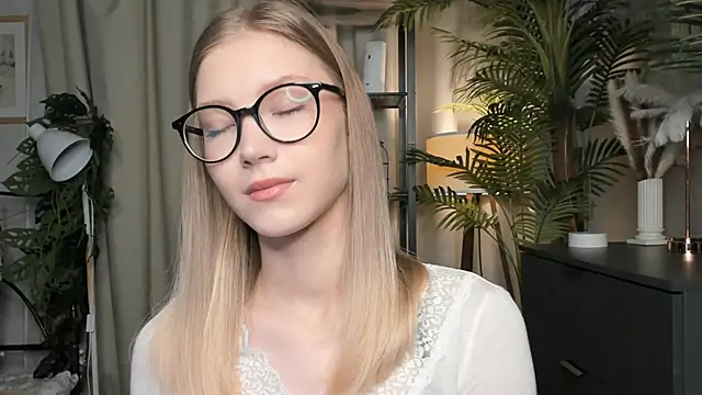 Snapshot of ChinBonnell chatting on 10/24/25, 05:50 ChinBonnell online show from 10/24/25, 05:50