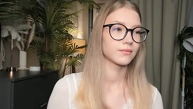 Snapshot of ChinBonnell chatting on 11/13/25, 05:44 ChinBonnell online show from 11/13/25, 05:44