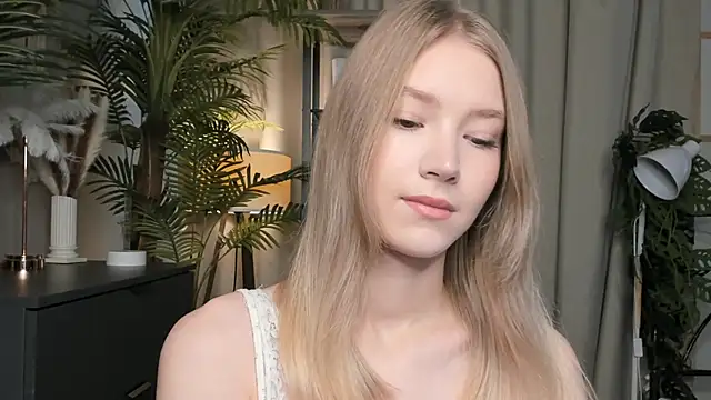 Snapshot of ChinBonnell chatting on 10/26/25, 05:41 ChinBonnell online show from 10/26/25, 05:41