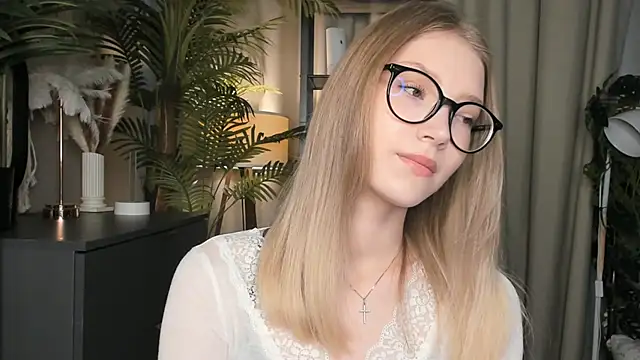 Snapshot of ChinBonnell chatting on 11/07/25, 05:45 ChinBonnell online show from 11/07/25, 05:45